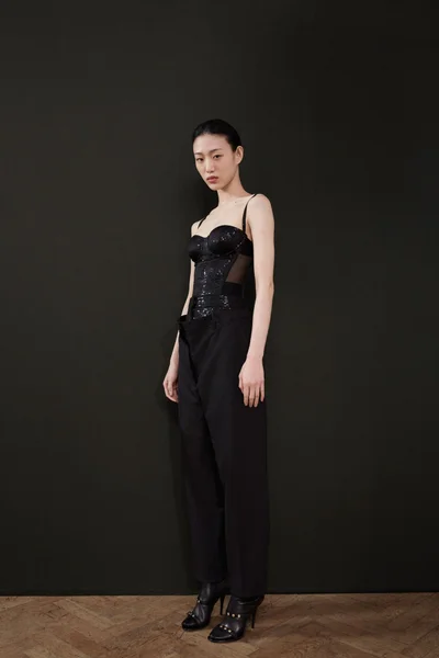 Look 16